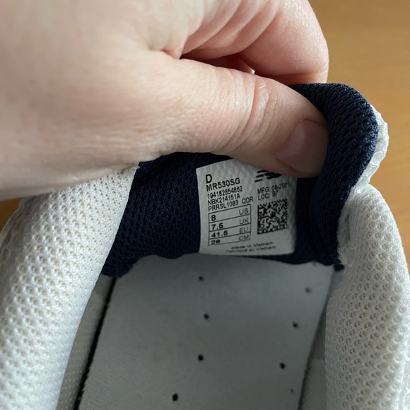 New Balance White and Navy 530 Shoes - Picture 8 of 12